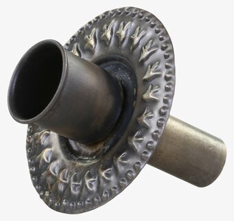 Bild av elegant ljushållare i mässing med antik finish