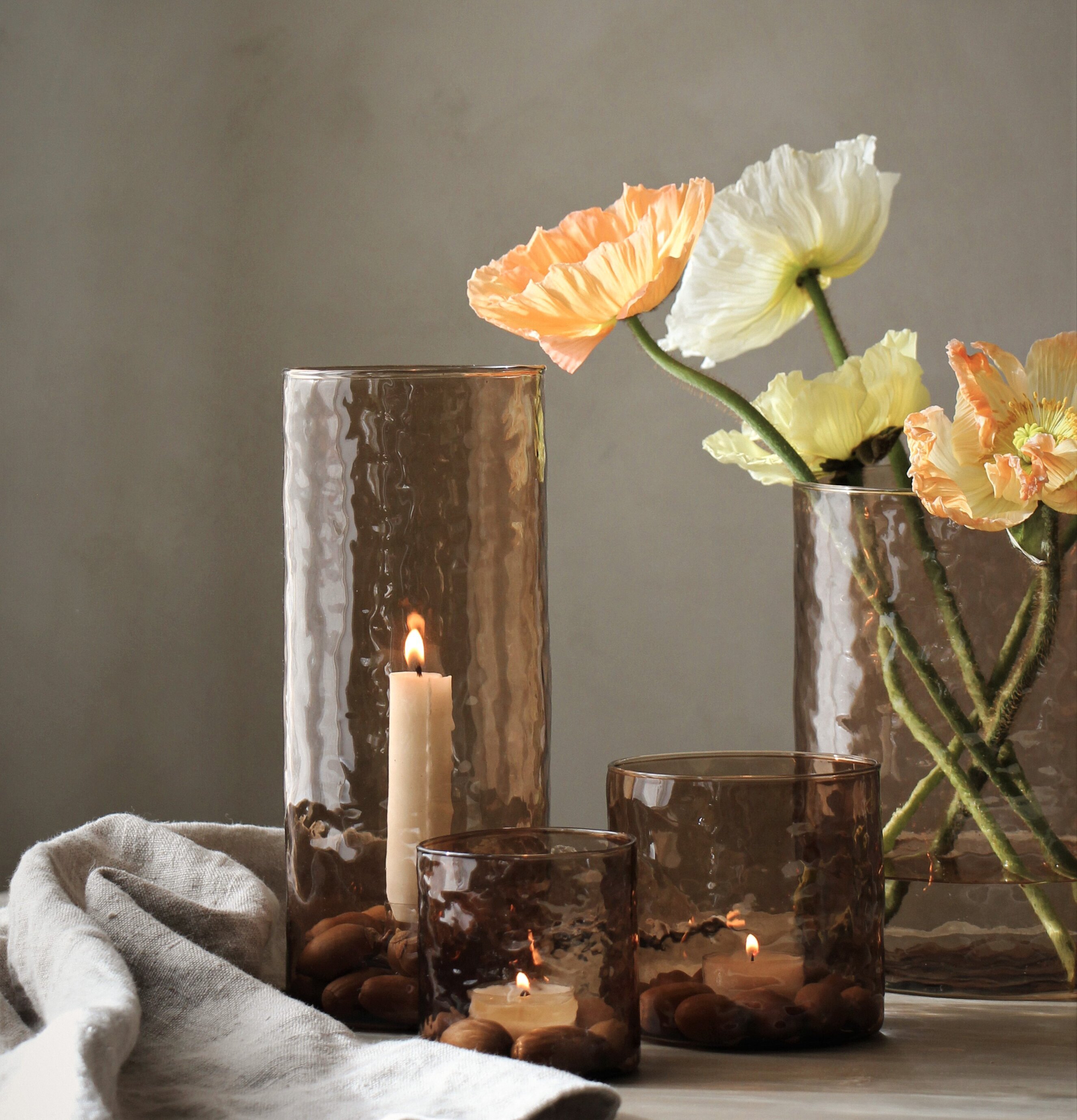 Ljuslykta Hamra Chestnut 15x20 Cm från Majas Cottage på bord