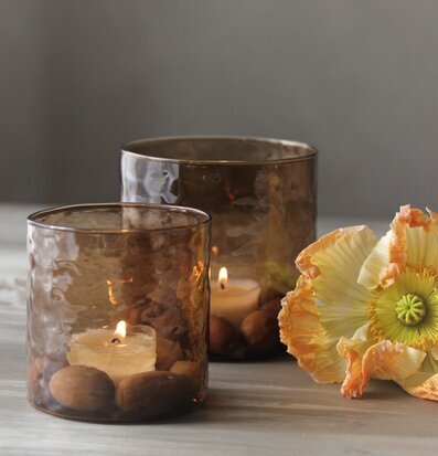 Ljuslykta Hamra Chestnut 10x10 Cm från Majas Cottage på bord