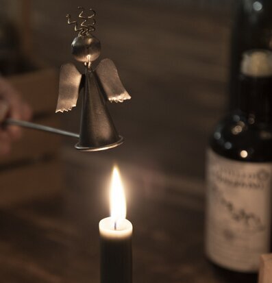 Bild av ljus och ljussläckare i harmonisk atmosfär