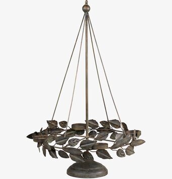 Bild av antik ljusstake i mässing med detaljerad design