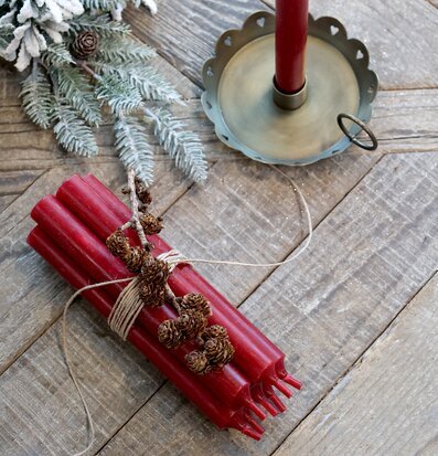 Foto av stämningsfull vinterkomposition med ljus