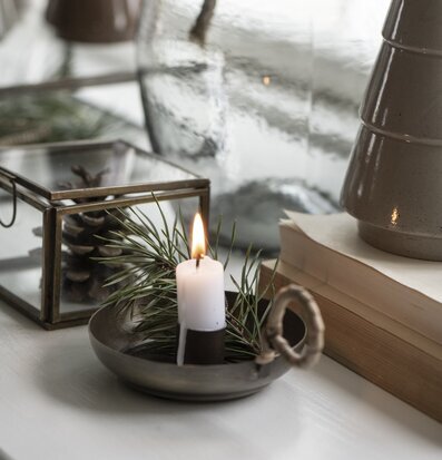 Bild av charmfull ljusstake i rustik och hemtrevlig miljö