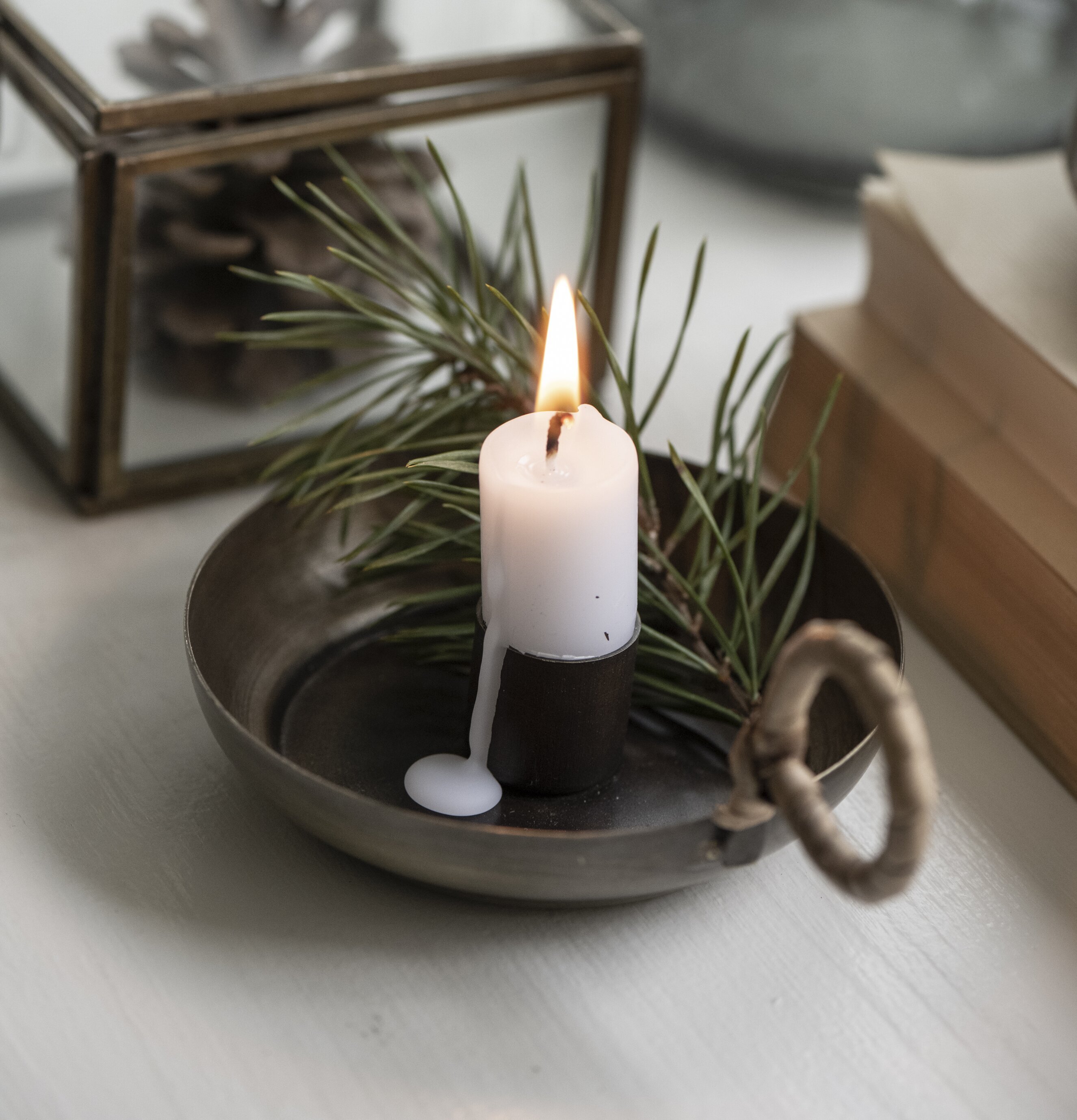 Ljusstake Med Handtag från IB Laursen med rustik charm