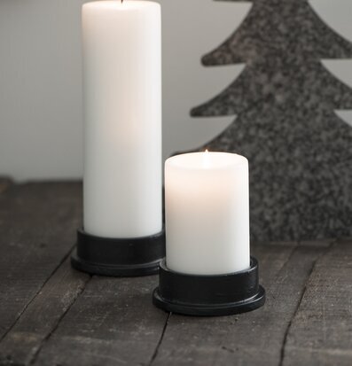 Bild av stilren ljusstake och harmonisk inredning