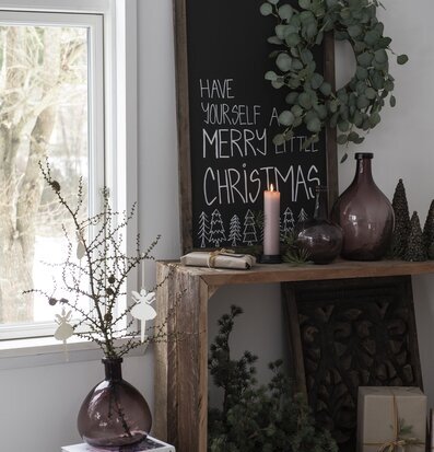 Bild av stämningsfull inredning med naturmaterial