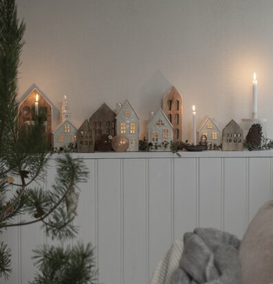 Ljuslykta Hus Välvda Fönster Creme från IB Laursen i miljö