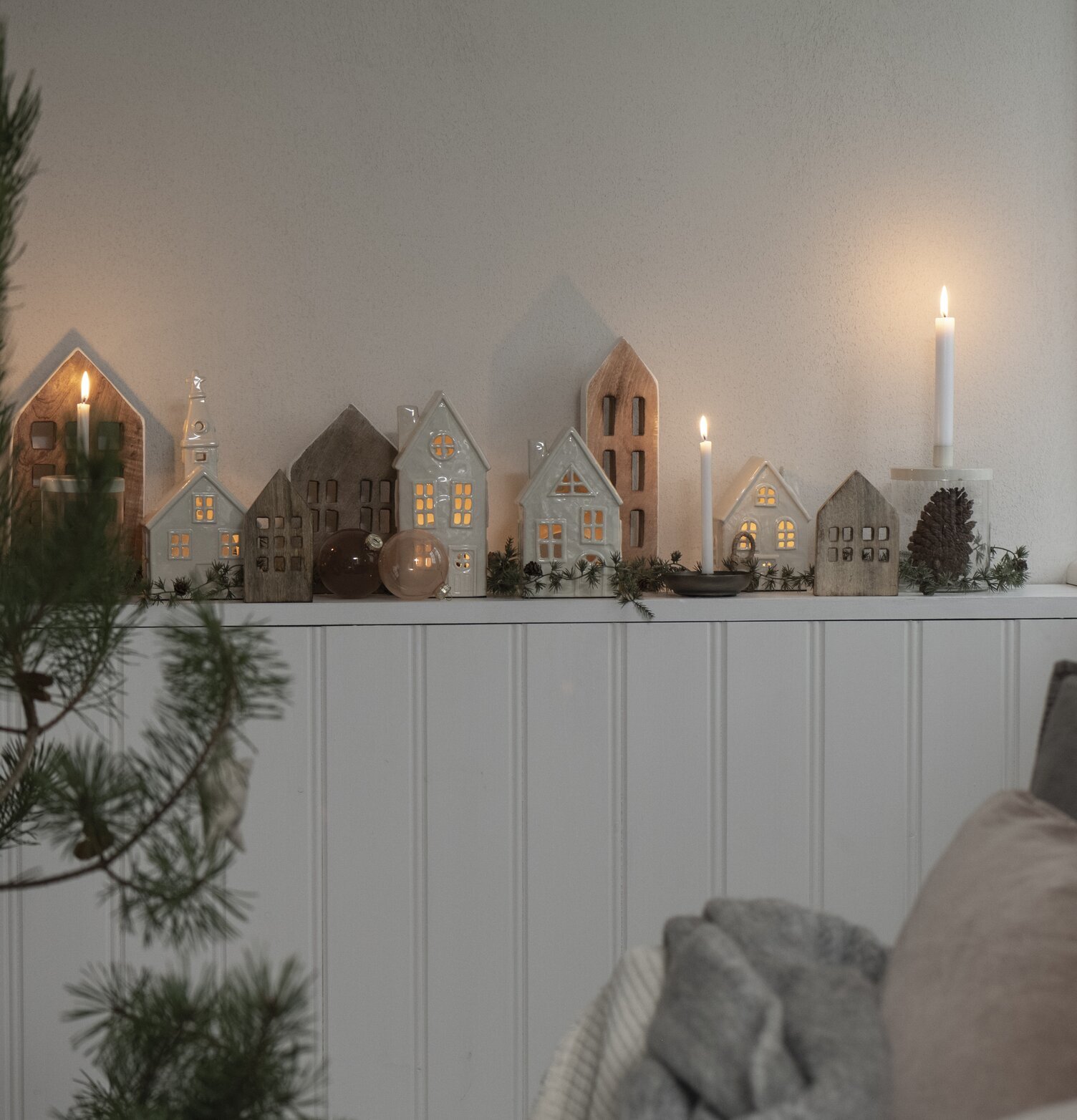 Ljuslykta Kyrka Stor Creme från IB Laursen på vit hylla