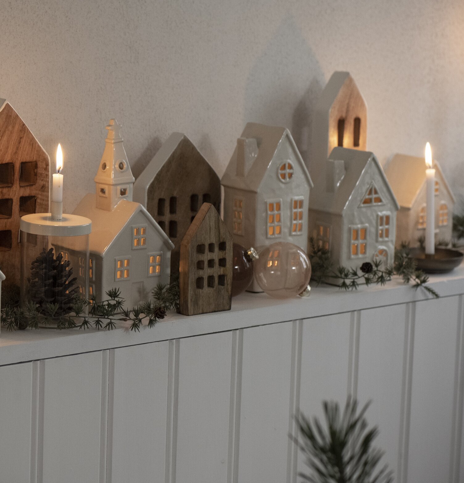 Ljuslykta Hus Runt Fönster Creme från IB Laursen i miljö