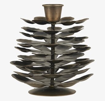 Bild av en elegant ljusstake i mässing med kotteform