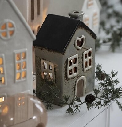 Ljuslykta Hus Grå från IB Laursen med fönster och skorsten