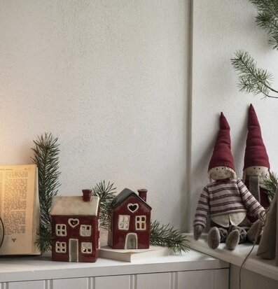 Ljuslykta Hus Röd från IB Laursen med juldekorationer