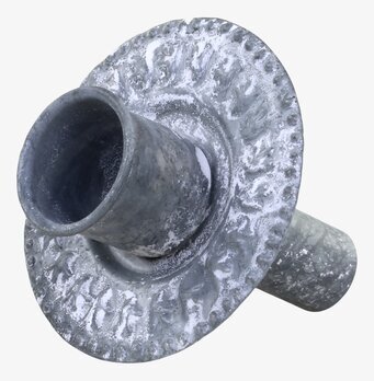 Bild av rustik ljushållare med zinkliknande finish