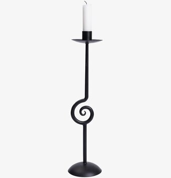 Bild av elegant smidesljusstake med spiraldesign