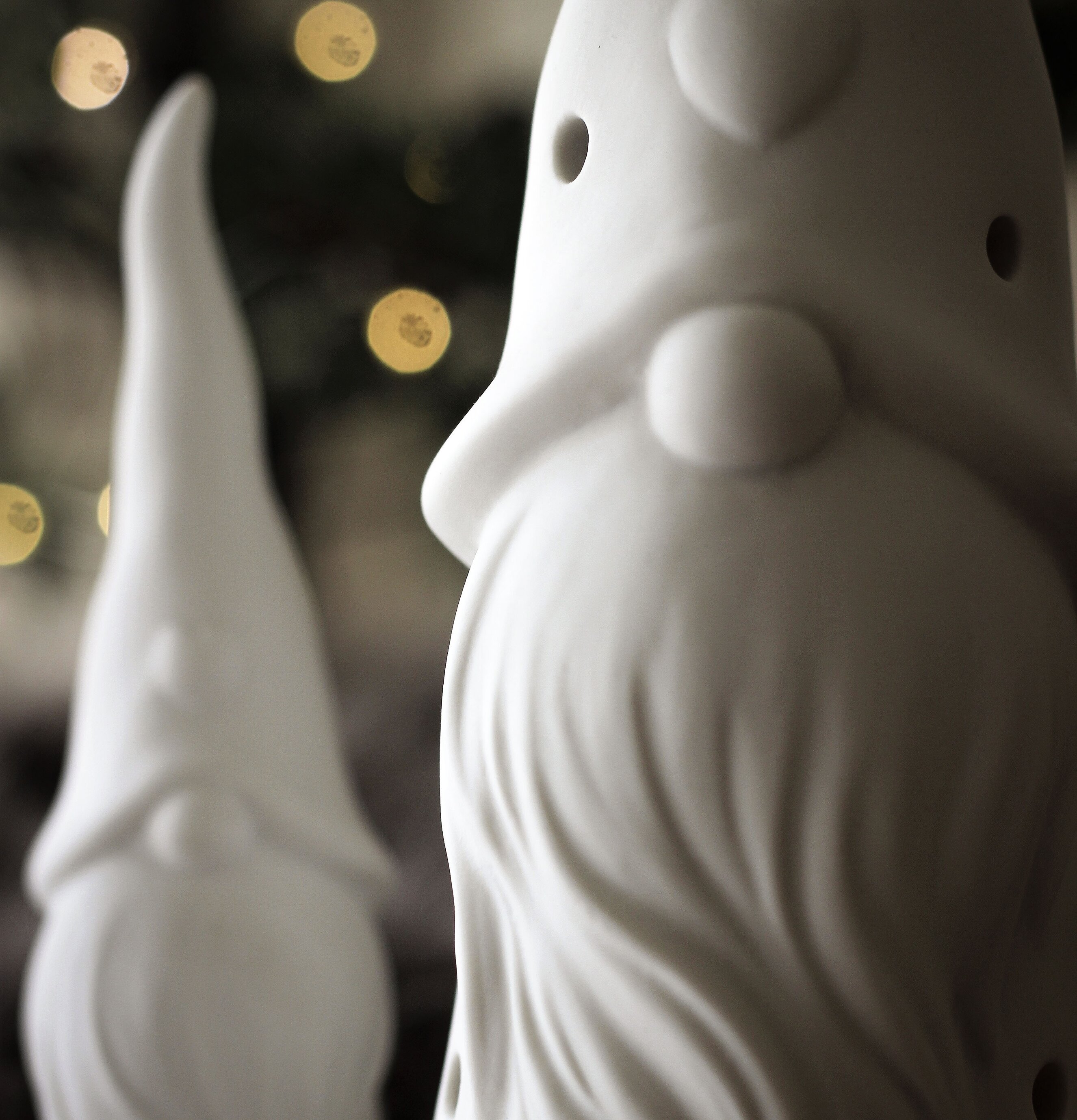 Stående Tomte Heartly - Majas Cottage med bokeh-effekt