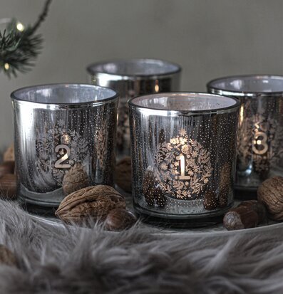 Adventslyktor Set/4 - Majas Cottage på grå fäll med nötter