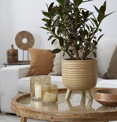 Bubbles Ljuslykta Honungsgul Stor från Wikholm Form på bord