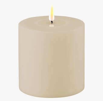 Bild av stilren LED-ljusstake med realistisk flamma