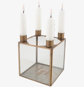 Foto av elegant ljusstake i glas och mässing