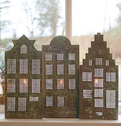 Bild av ljushållare i antikmässing och vinterlandskap