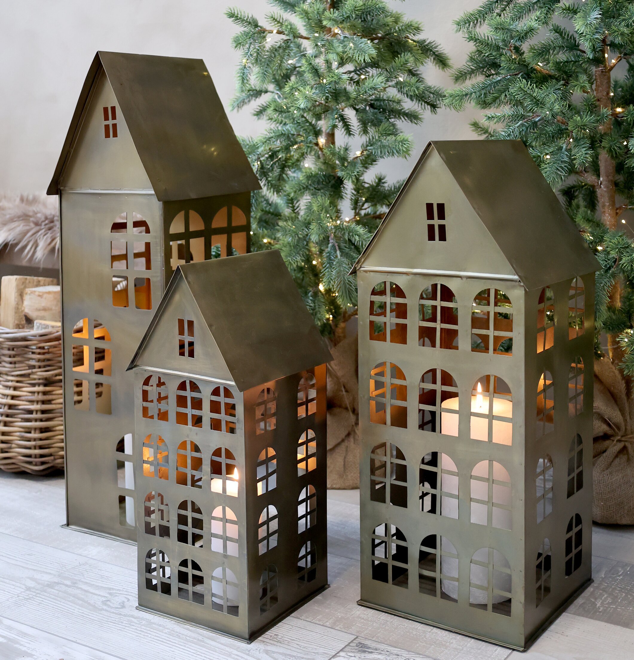 Ljuslykta Hus #9 Antik Mässing från Chic Antique i tre storlekar