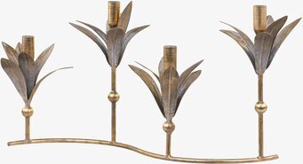 Bild av intrikat ljusstake i antik mässingsfinish