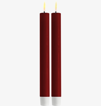 Bild av eleganta LED-stearinljus i bordeauxfärg