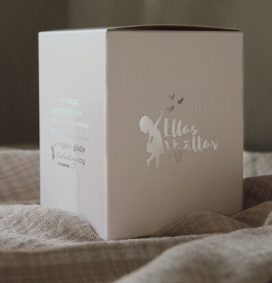Ljuslykta - Ellas Hjältar från Majas Cottage i vit kartong