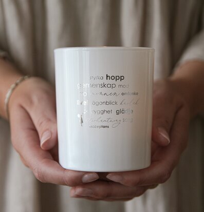 Ljuslykta - Ellas Hjältar från Majas Cottage i vit design