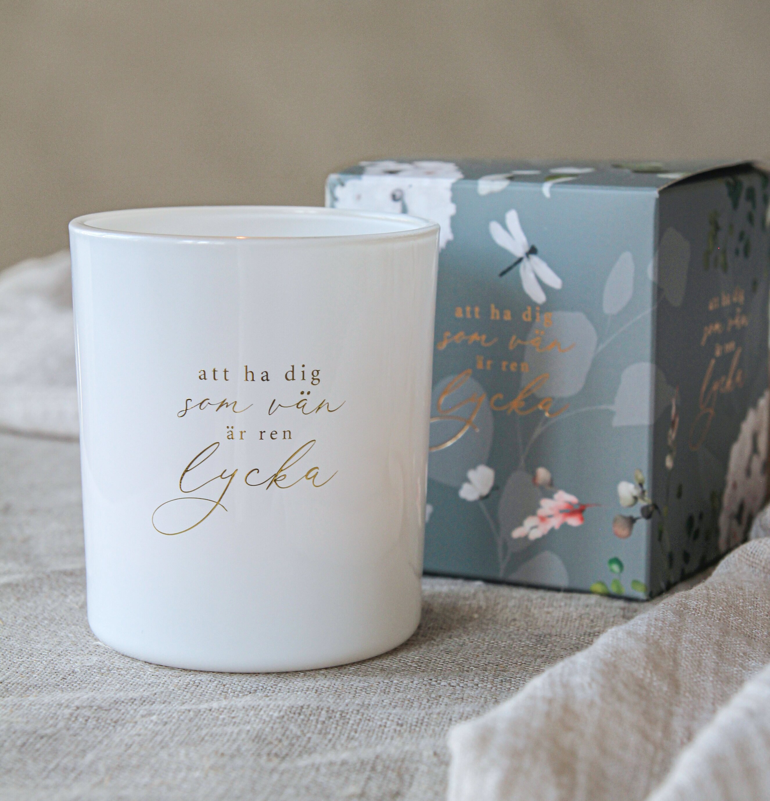 Ljuslykta - Att Ha Dig Som Vän från Majas Cottage på bordduk