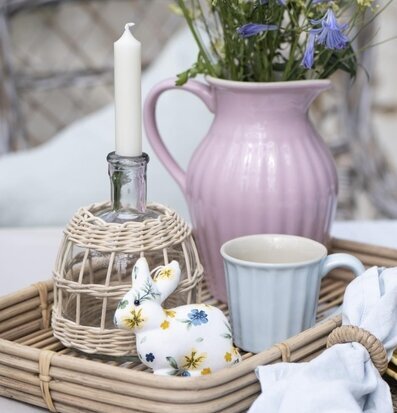 Bild av ett smakfullt arrangerat stilleben hemma