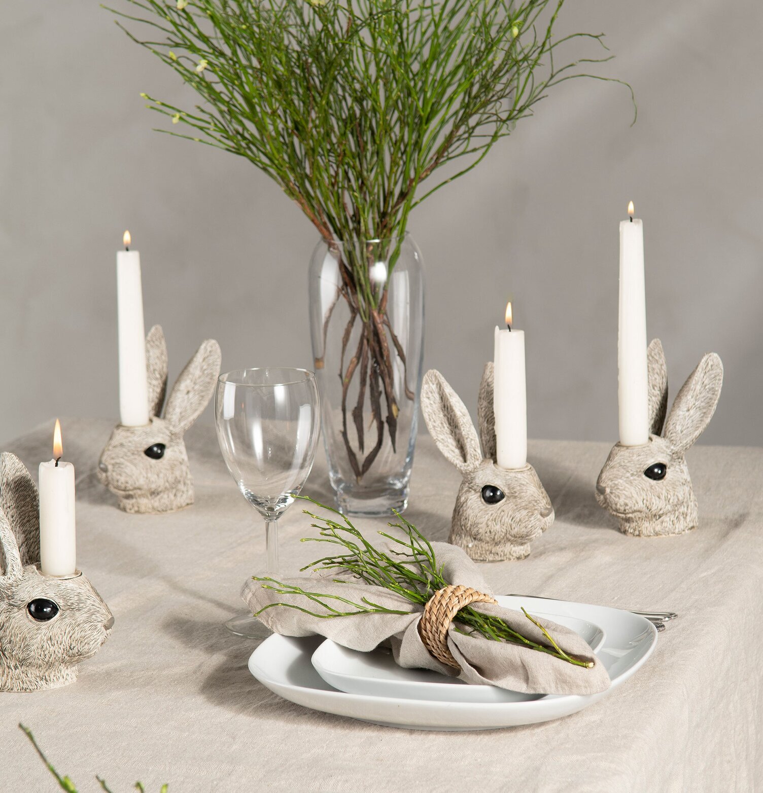 Ljushållare Kaninhuvud Poly från A Lot Decoration på bordet