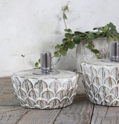 Bild av två eleganta oljelampor med guldmönster