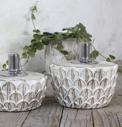 Bild av elegant oljelampa med guldmönster och växter