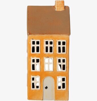 Ljuslykta Hus Gul från Det Gamle Apotek med gul fasad