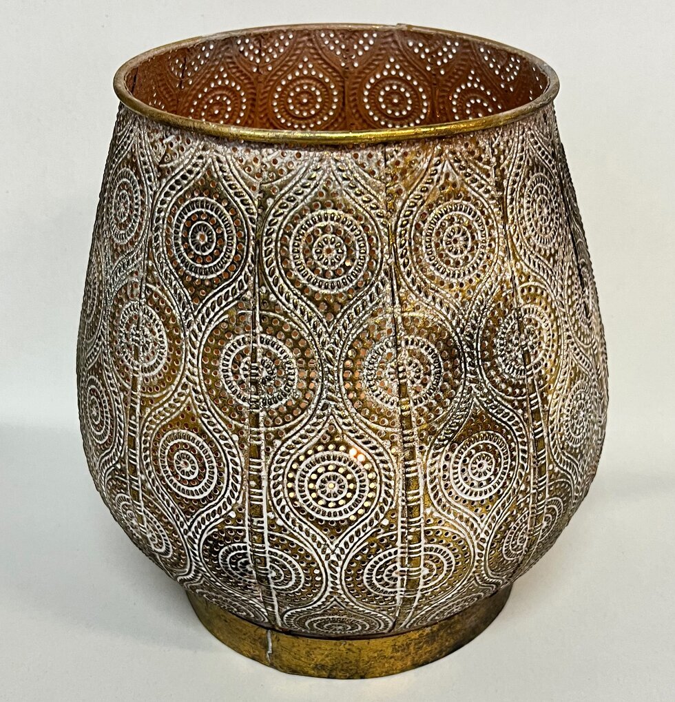 Ljuslykta Metall från Multi Agentur med detaljerat mönster