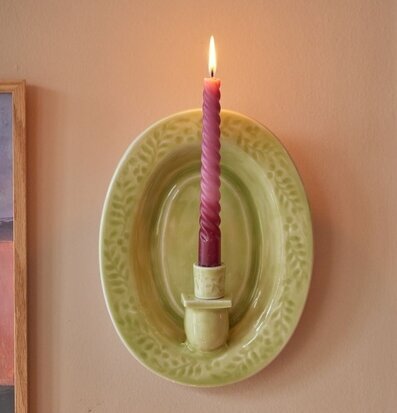 Bild av väggljusstake i grön keramik med rosa ljus