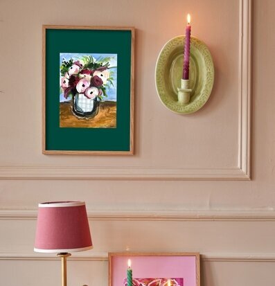 Foto av stämningsfull inredning med färgglada detaljer