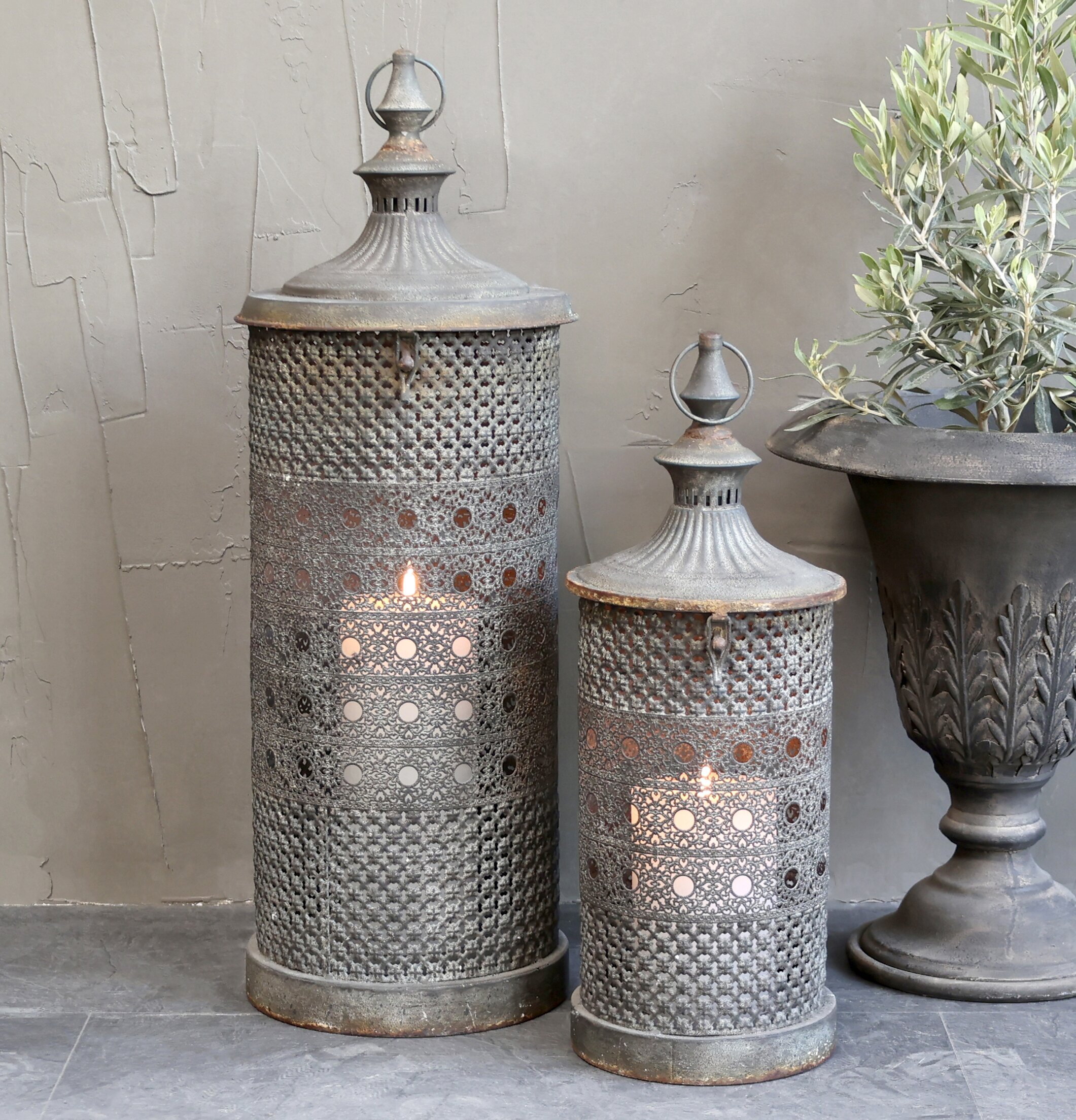 Fransk Lanterna Large från Chic Antique i rustik miljö