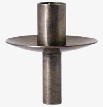 Bild av elegant ljushållare i antik mässing