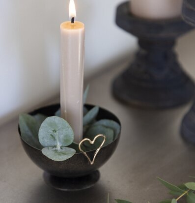 Bild av elegant ljusstake i rustik och harmonisk stil