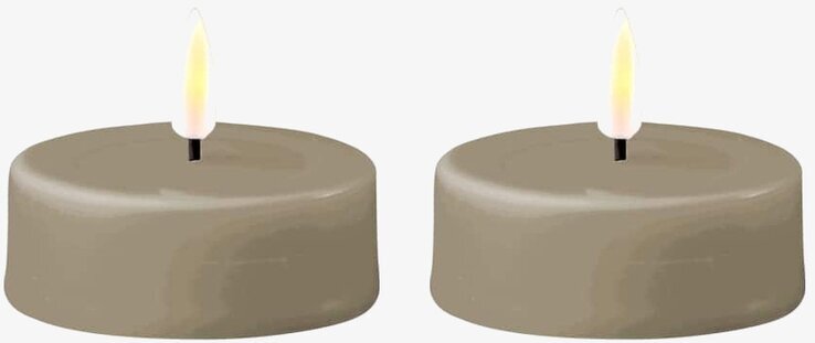 Foto av stora LED-värmeljus i sandfärgad ton