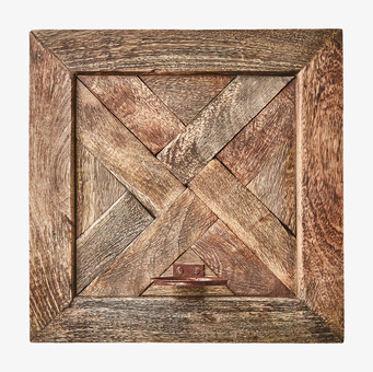 Bild av fyrkantig väggljushållare med geometriskt mönster