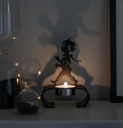 Bild av elegant ljuslykta som skapar magisk atmosfär