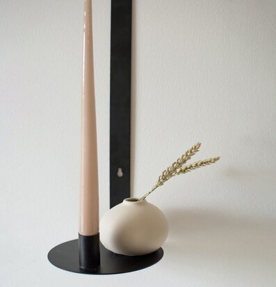 Bild av elegant väggljusstake med naturliga inslag