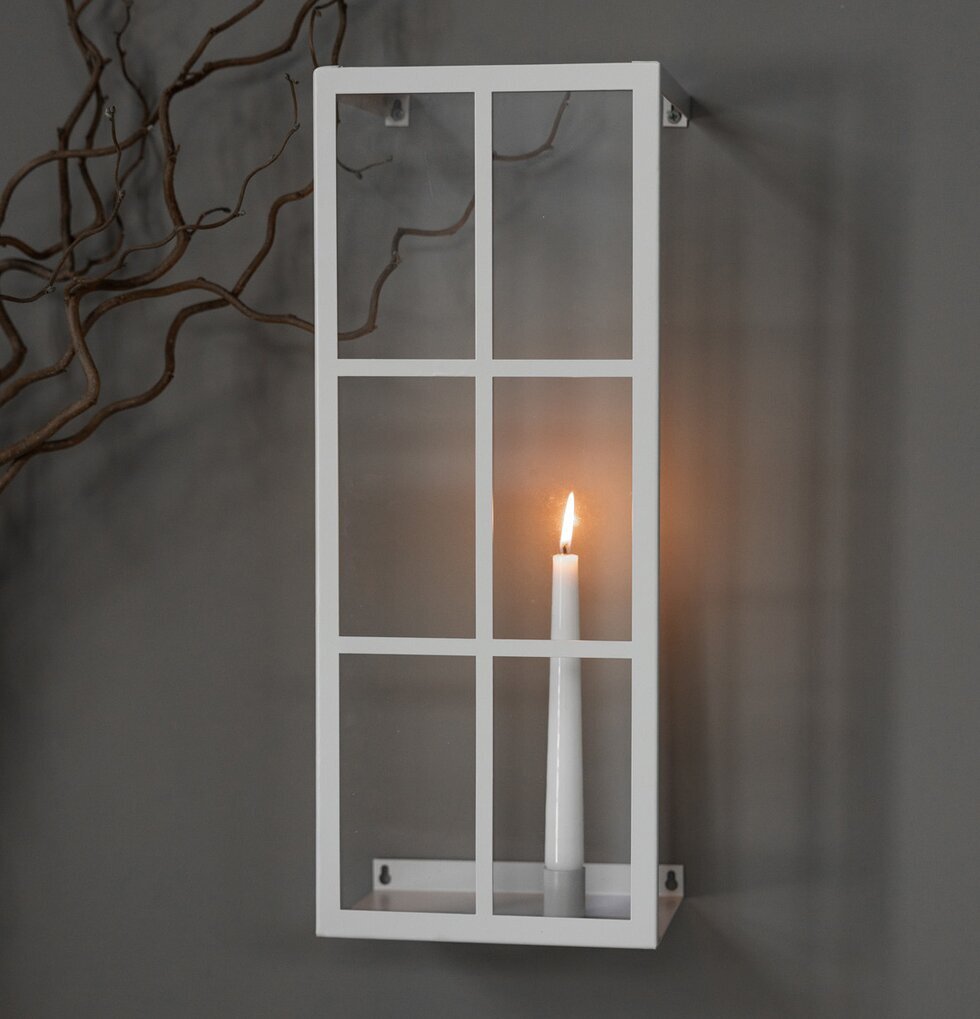 Väggljusstake Bruket Greige från Storefactory på mörkgrå vägg