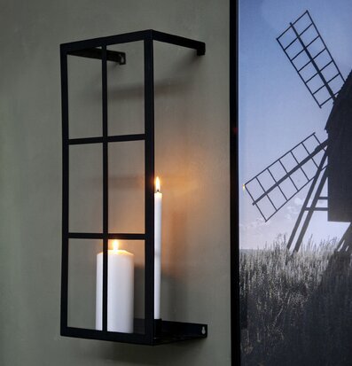 Bild av stilren väggmonterad ljusstake i svart metall