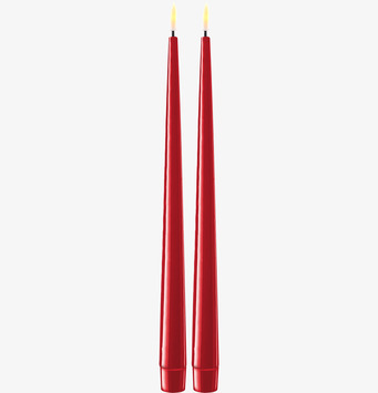 Bild av eleganta röda LED-ljus med realistisk flamma