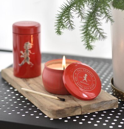 Foto av stämningsfull ljusuppställning med doftljus