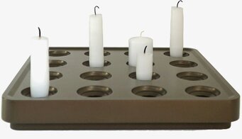 Bild av elegant ljuslykta i brons med vita ljus